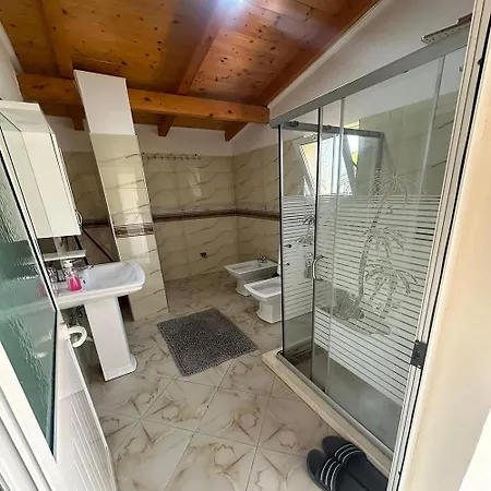 Kurora E Gjelber 度假村 *