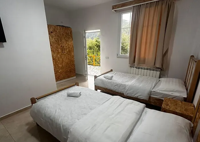 Üdülőközpont Kurora E Gjelber *