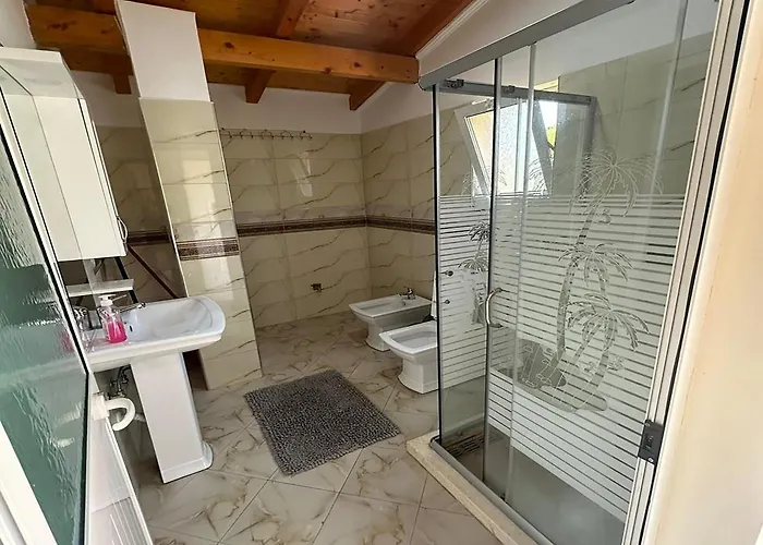 Kurora E Gjelber Üdülőközpont *