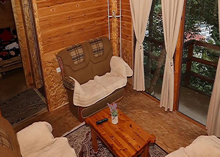 Üdülőközpont Kurora E Gjelber *